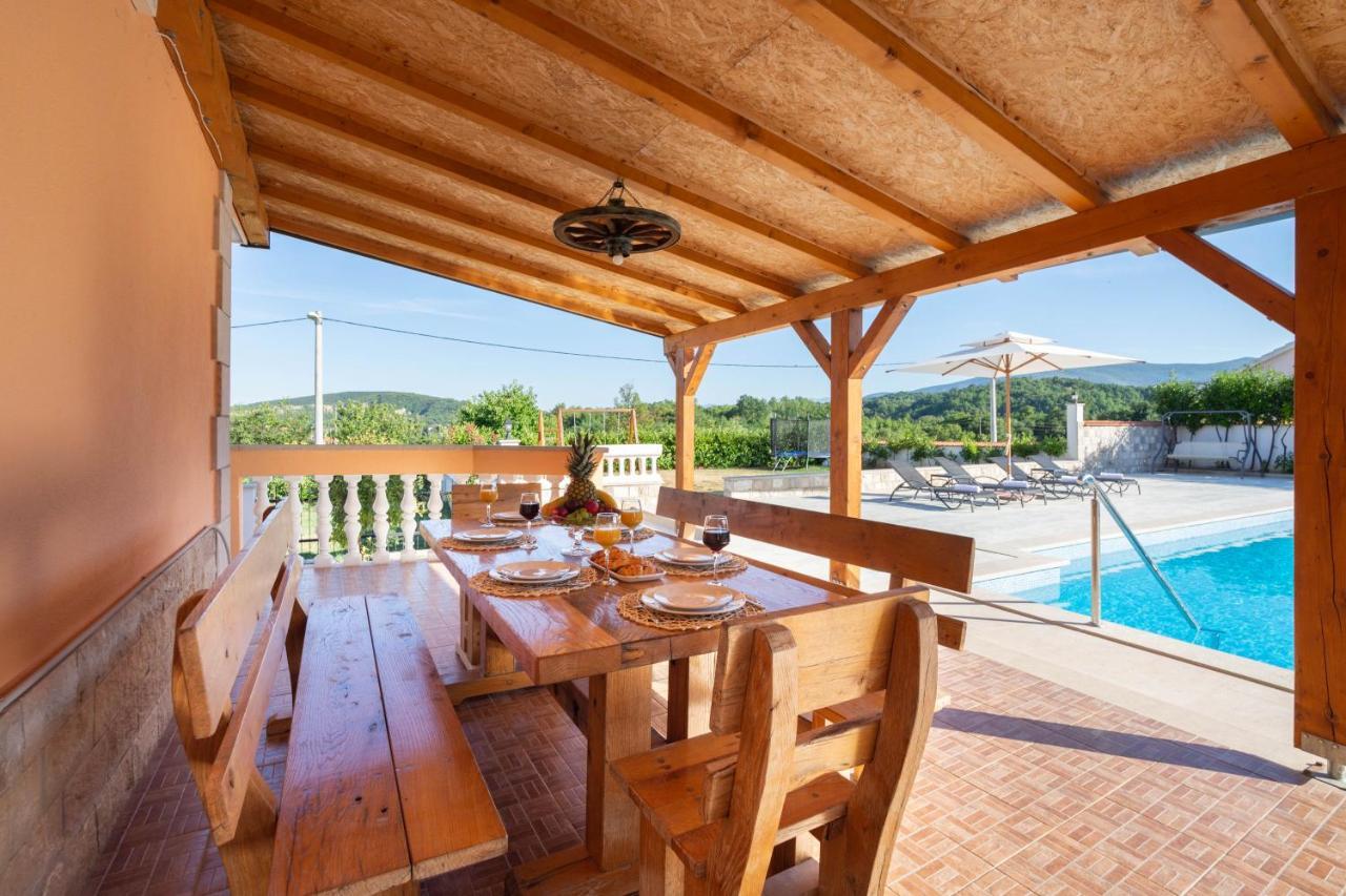 Vacation Villa Matic With 7 Bedrooms Sinj Exterior photo