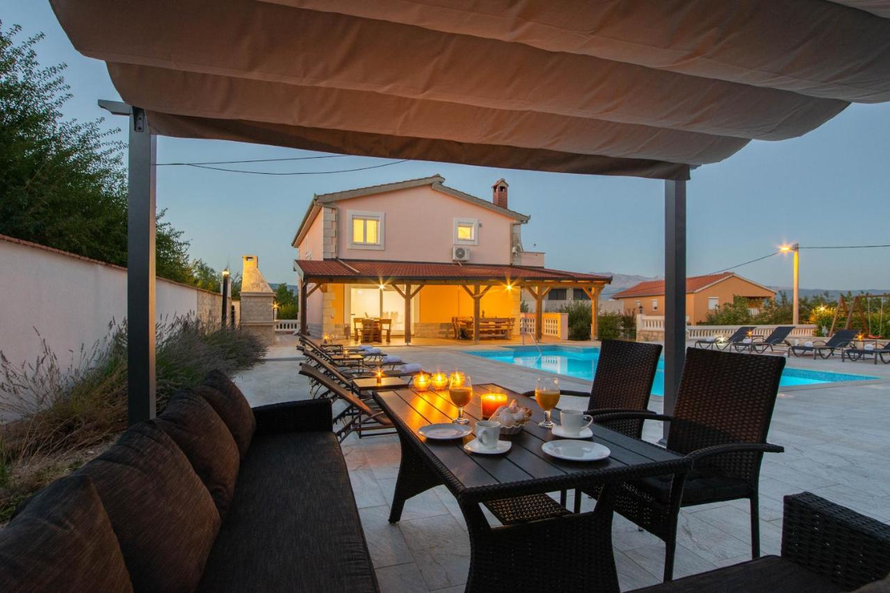 Vacation Villa Matic With 7 Bedrooms Sinj Exterior photo