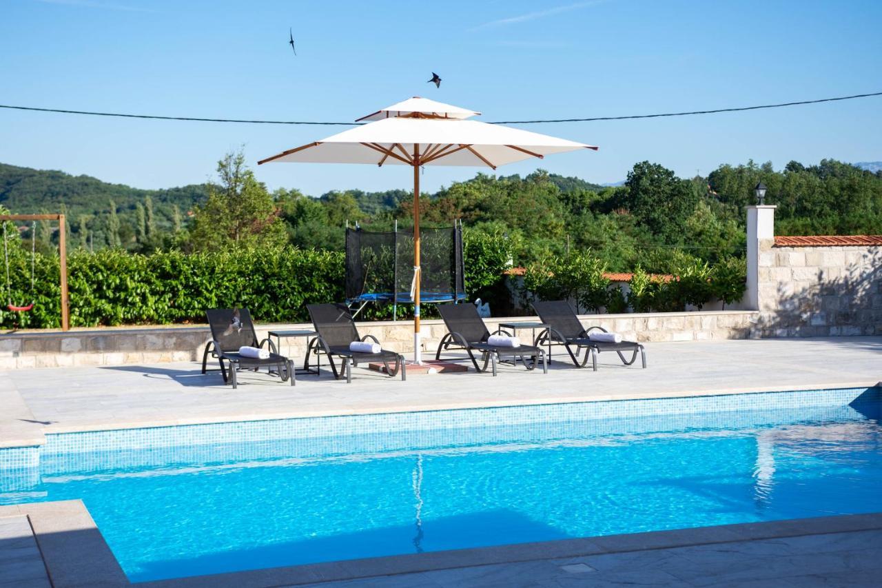 Vacation Villa Matic With 7 Bedrooms Sinj Exterior photo