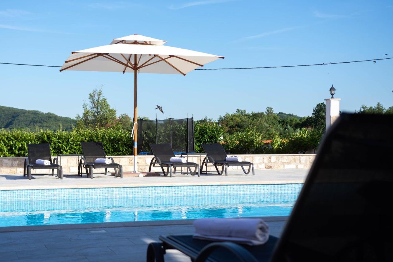 Vacation Villa Matic With 7 Bedrooms Sinj Exterior photo