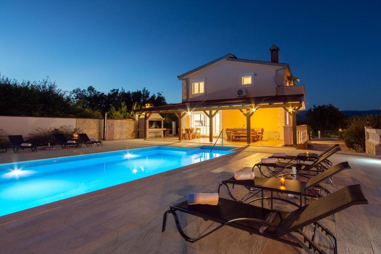 Vacation Villa Matic With 7 Bedrooms Sinj Exterior photo